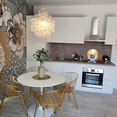 Lago-Apartment Midy, Sfeervol, Zwembad, Airco ドマーゾ エクステリア 写真